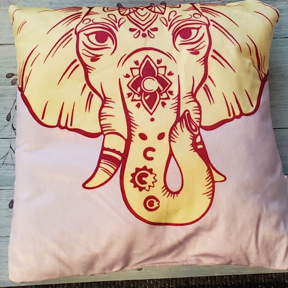 Other - 💮🐘 Elegant elephant throw pillow!🕉️